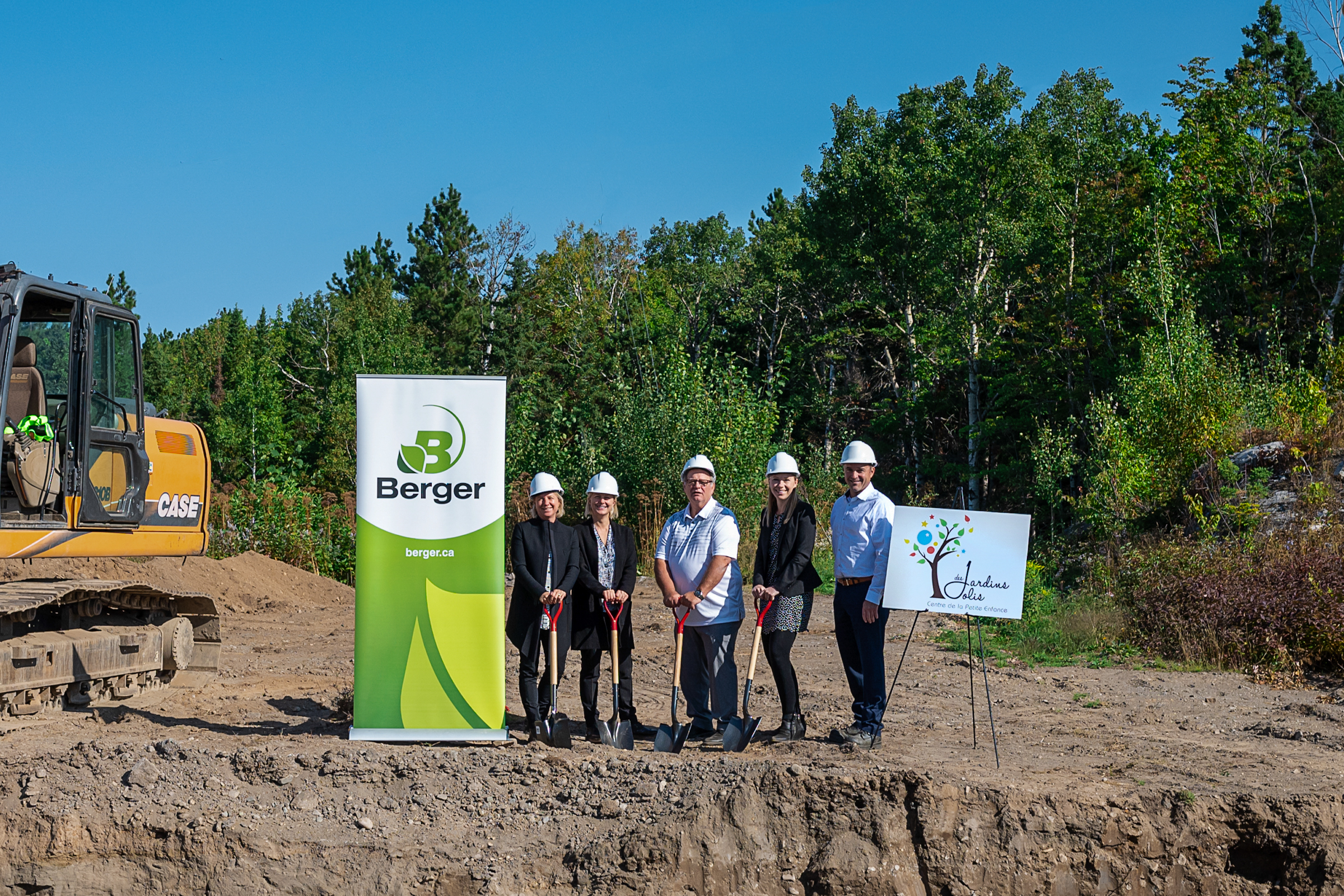 Première pelletée de terre pour le CPE des Jardins Jolis sur le site de Berger